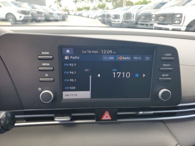 2024 Hyundai Elantra SE