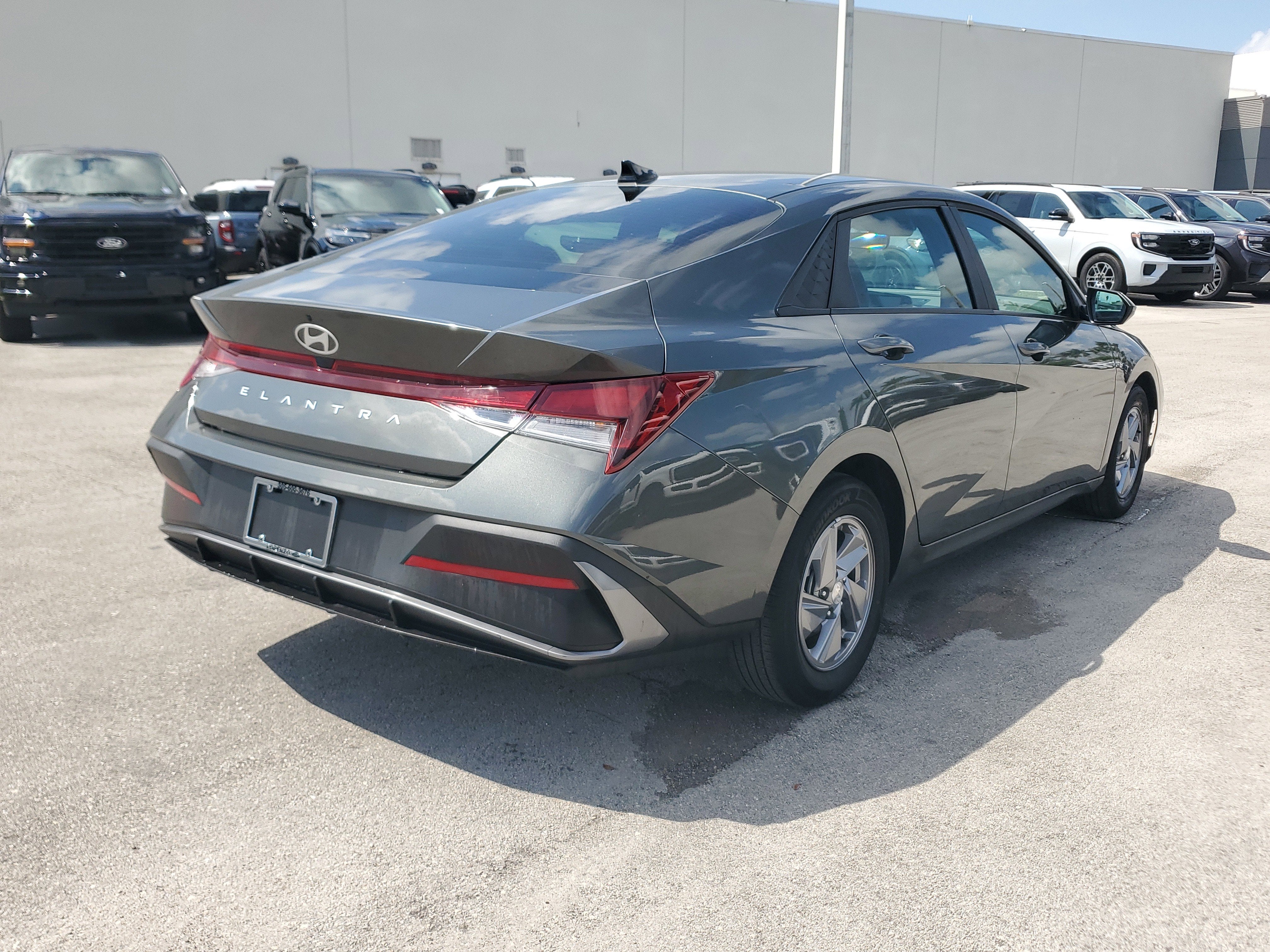 2024 Hyundai Elantra SE