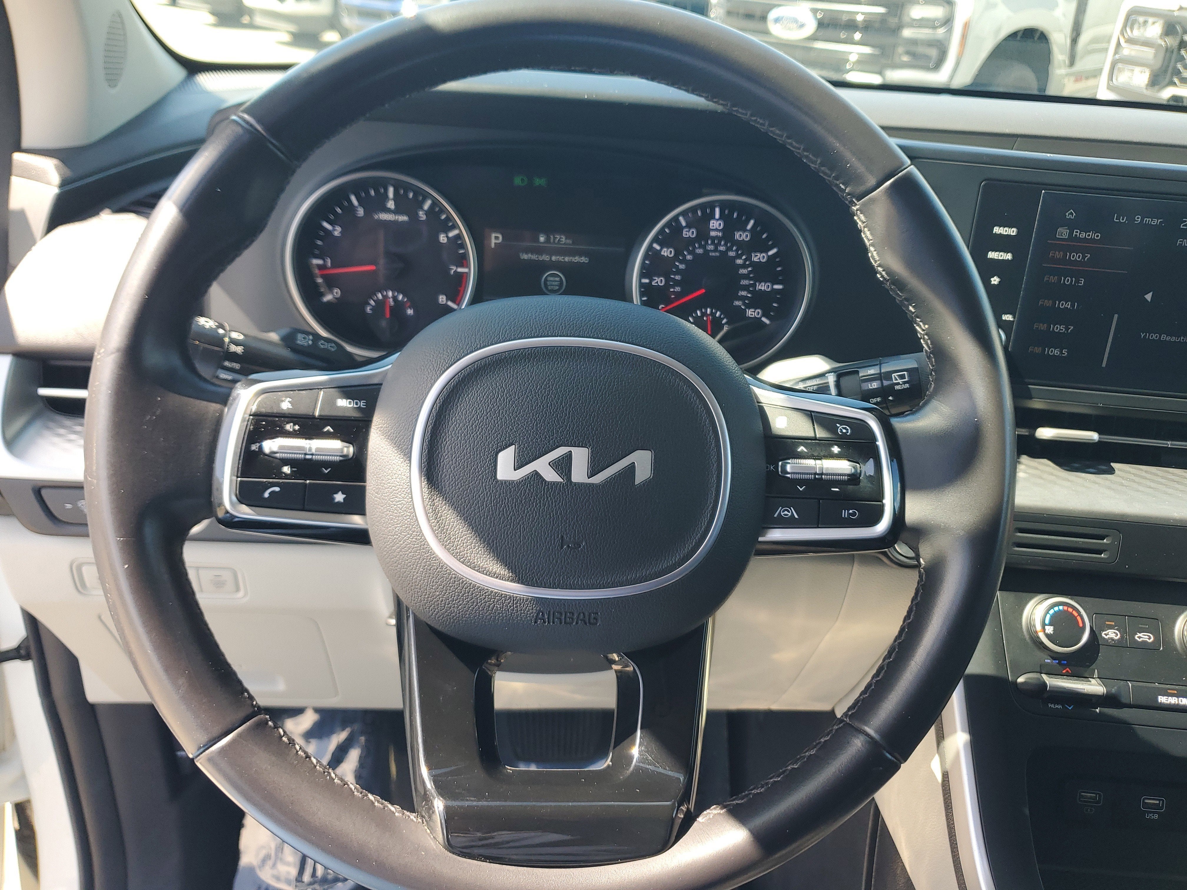 2023 Kia Carnival LX