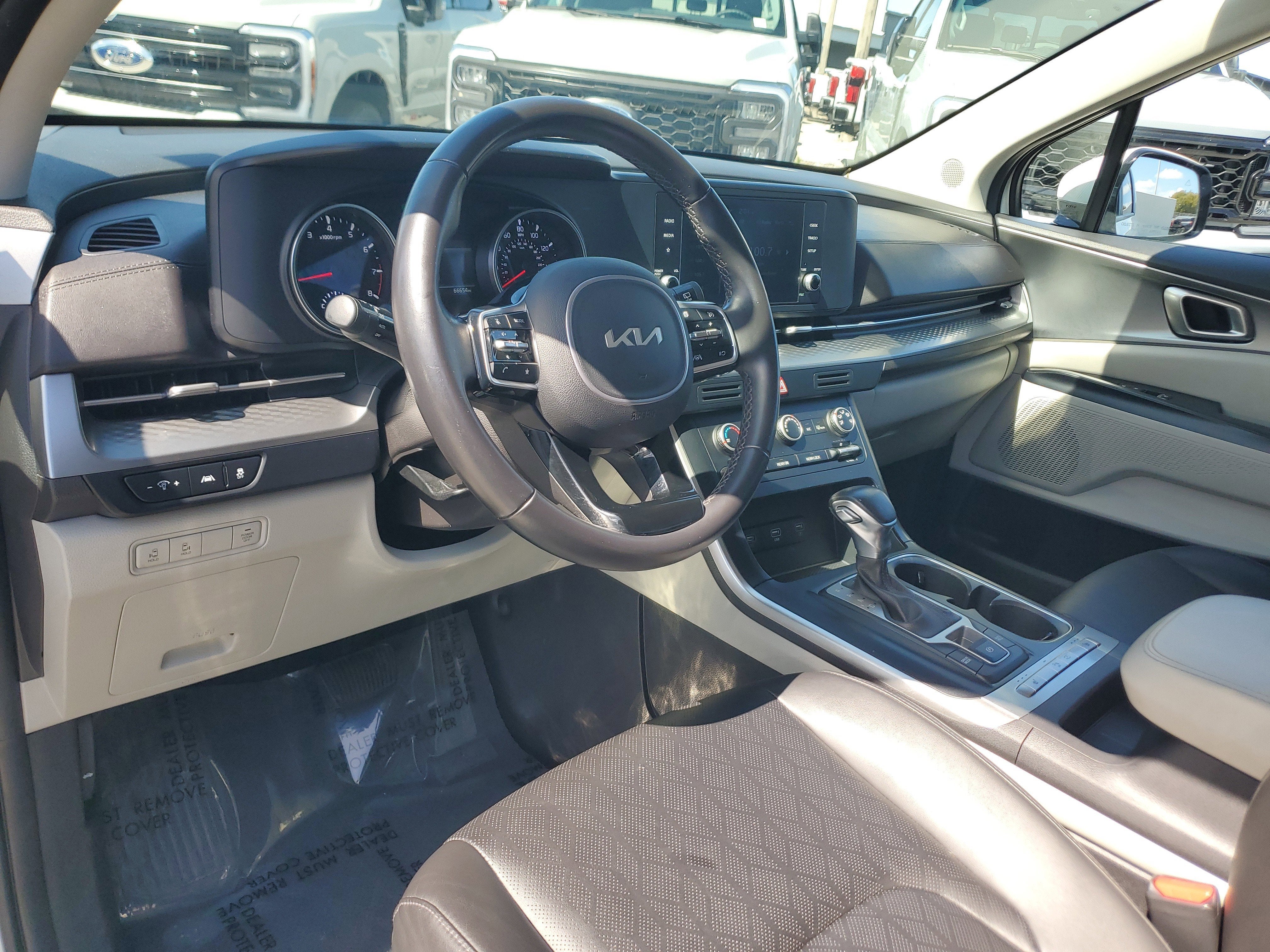 2023 Kia Carnival LX