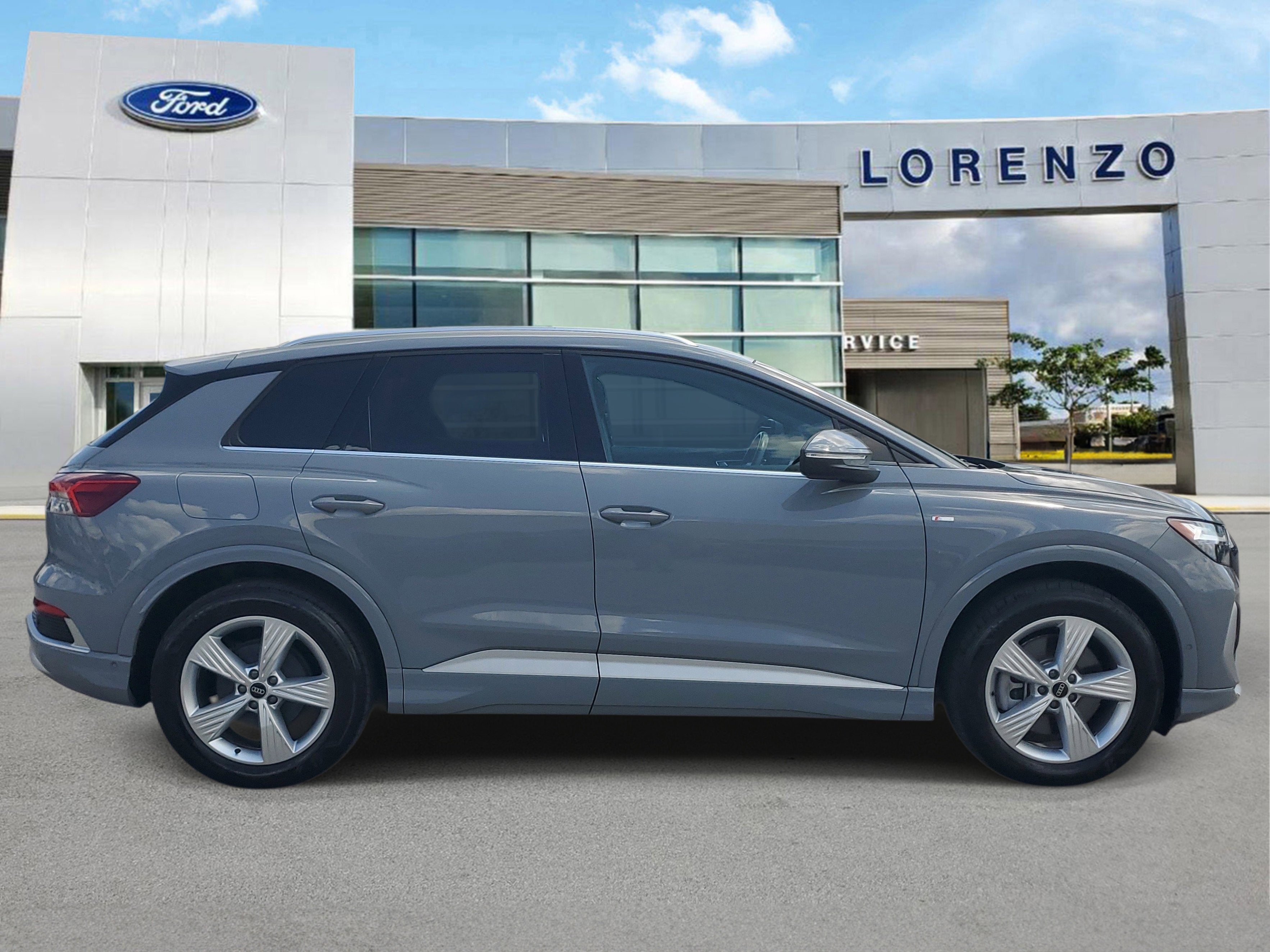 2024 Audi Q4 e-tron Premium Plus