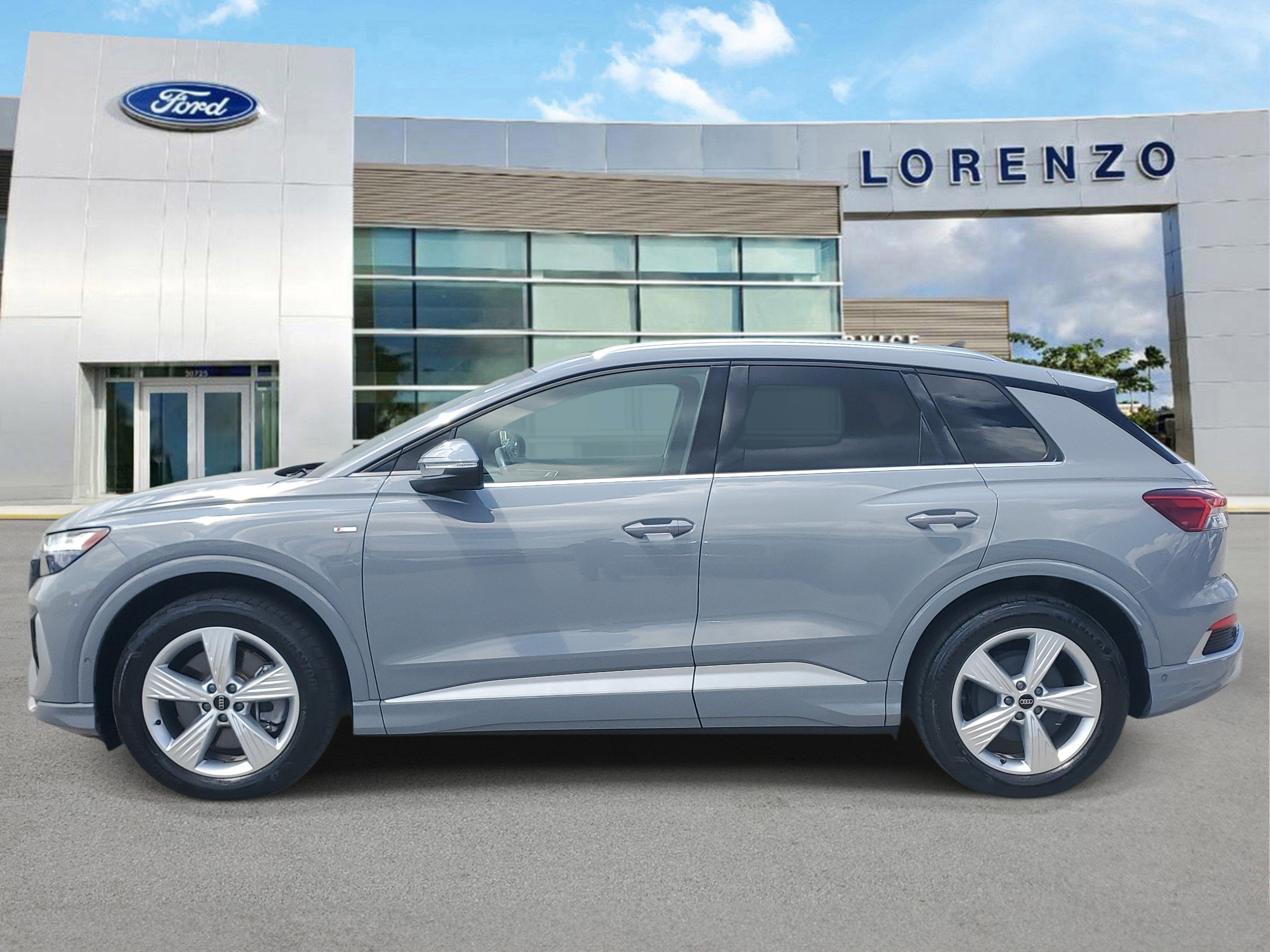2024 Audi Q4 e-tron Premium Plus