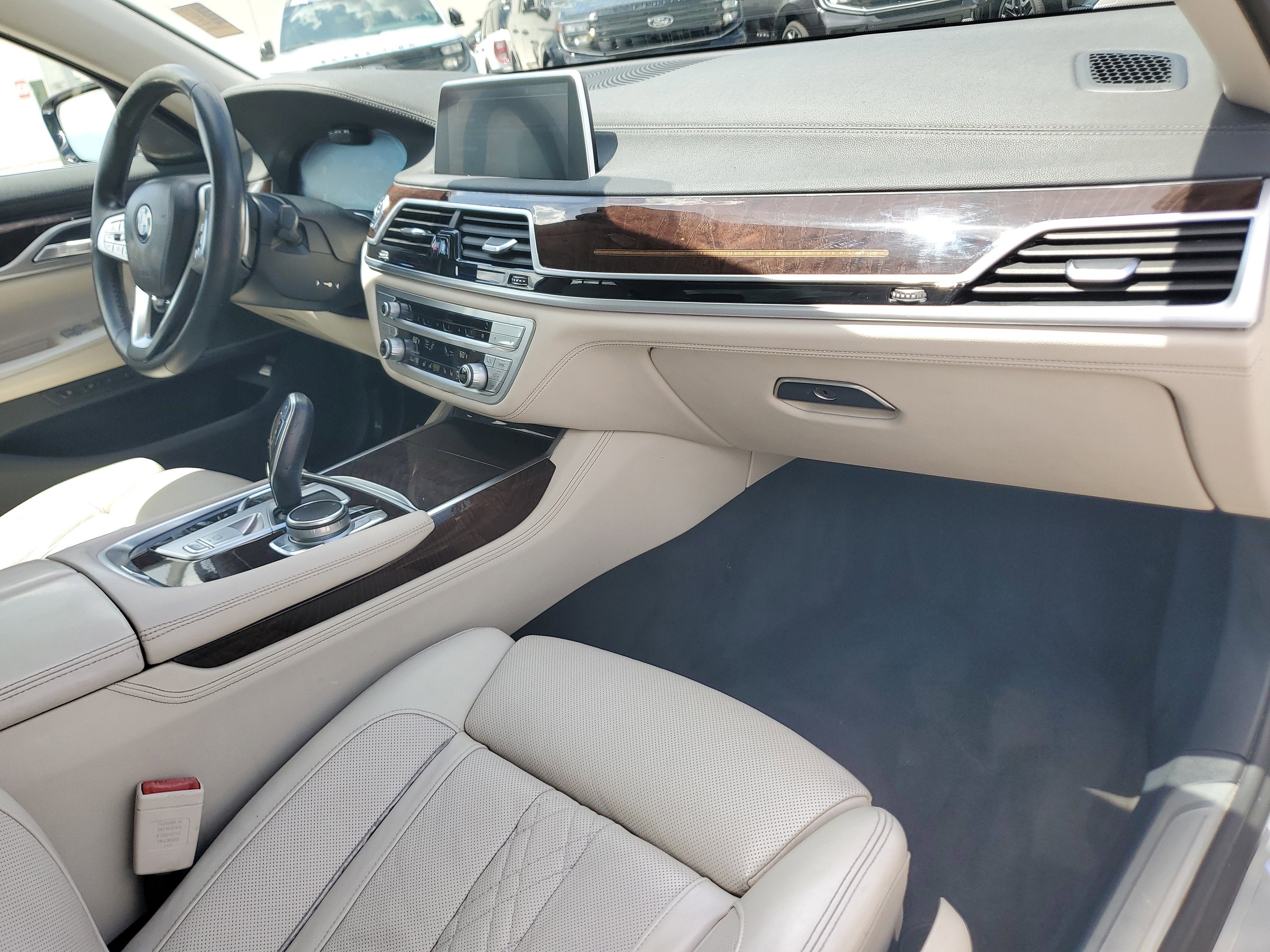 2022 BMW 7 Series 740i
