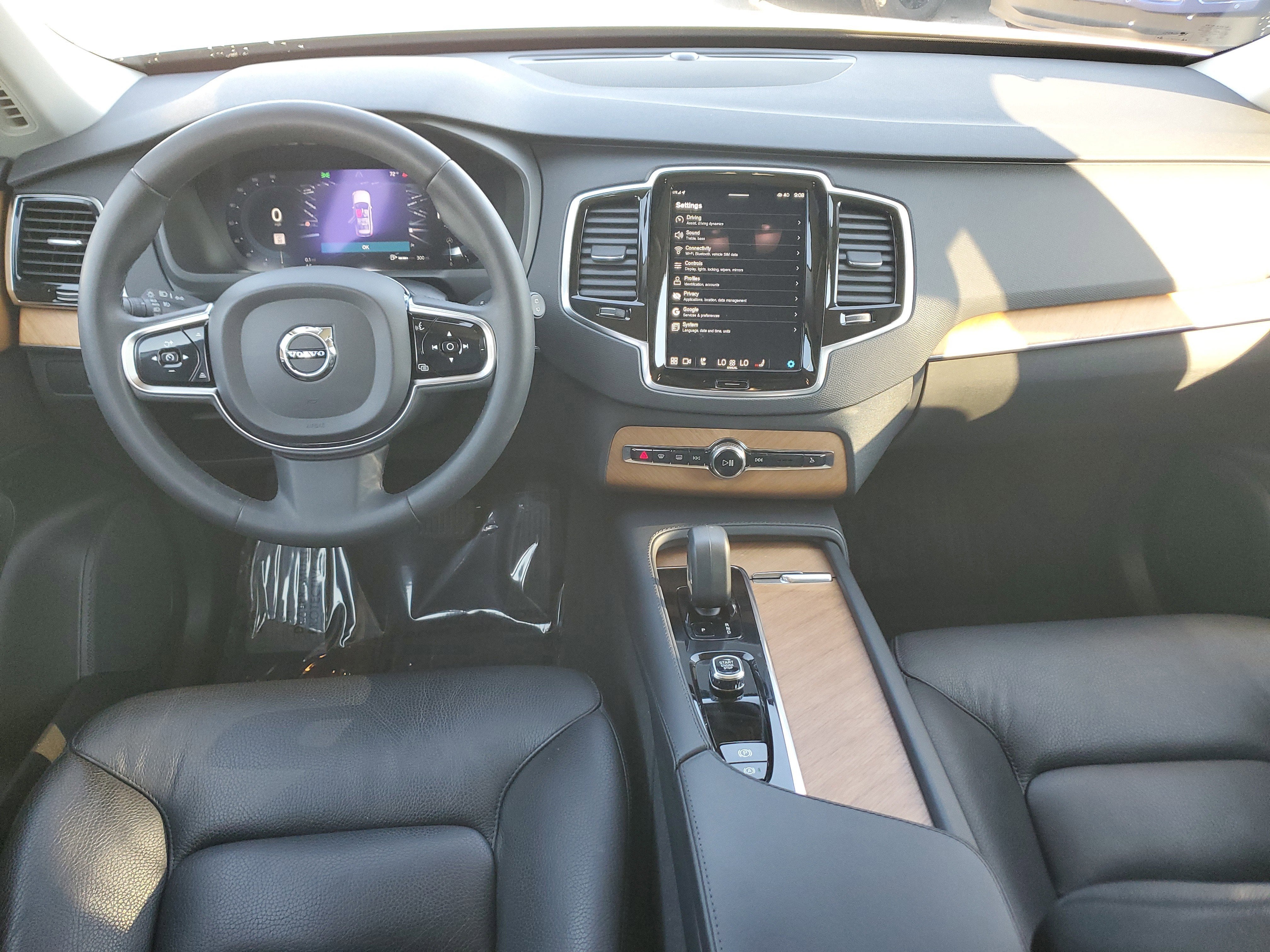 2023 Volvo XC90 Plus 4WD