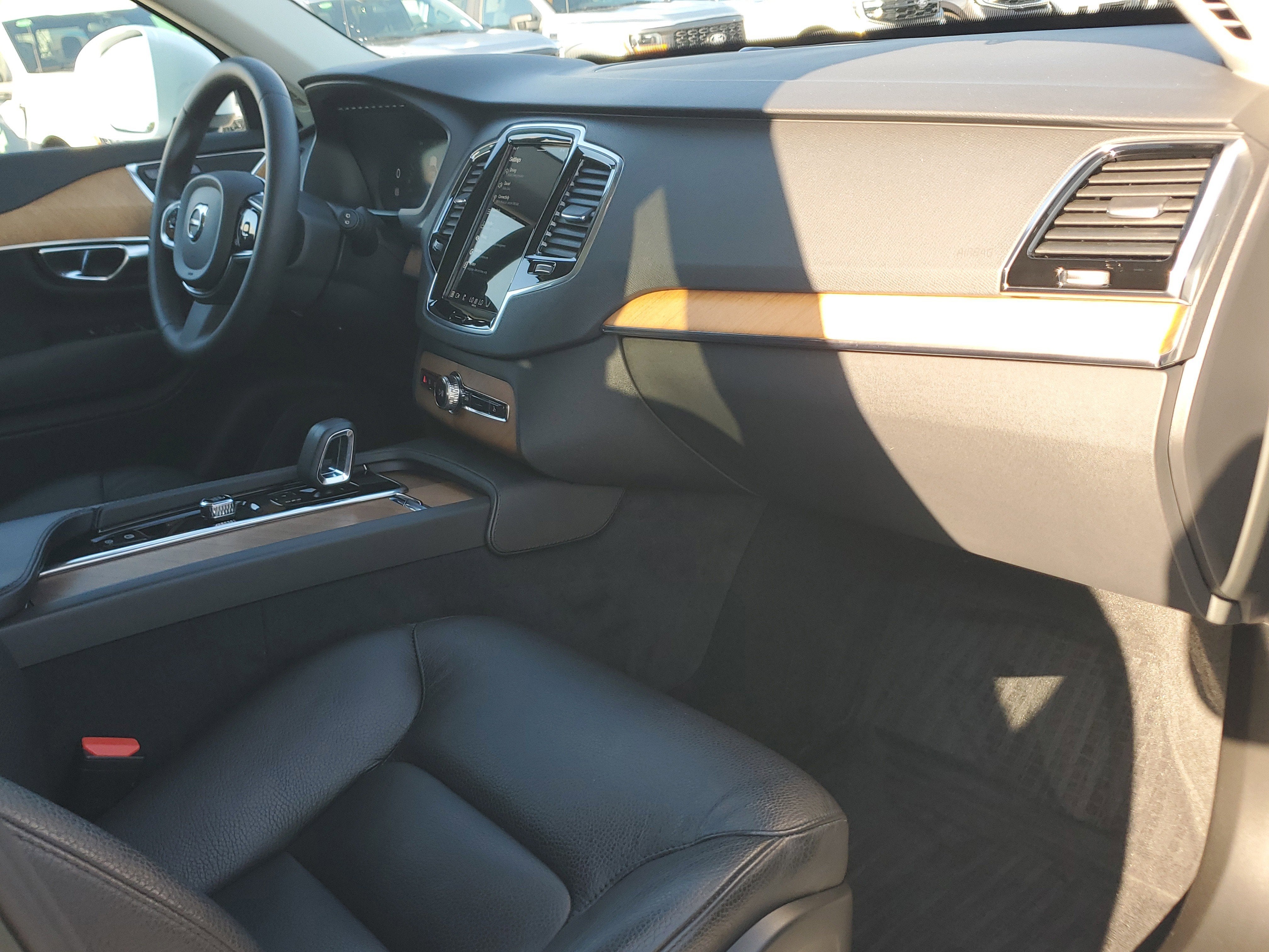 2023 Volvo XC90 Plus 4WD