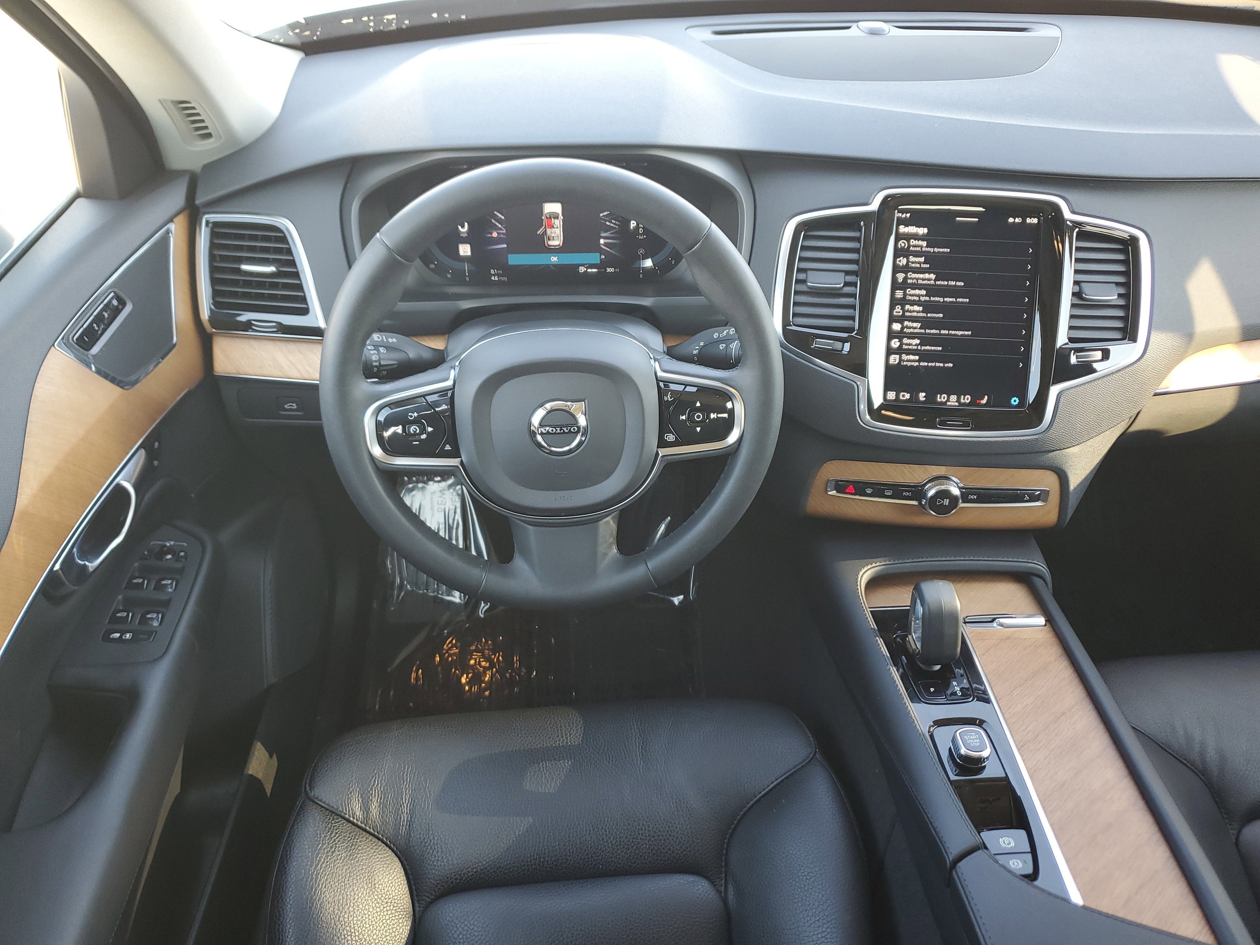 2023 Volvo XC90 Plus 4WD