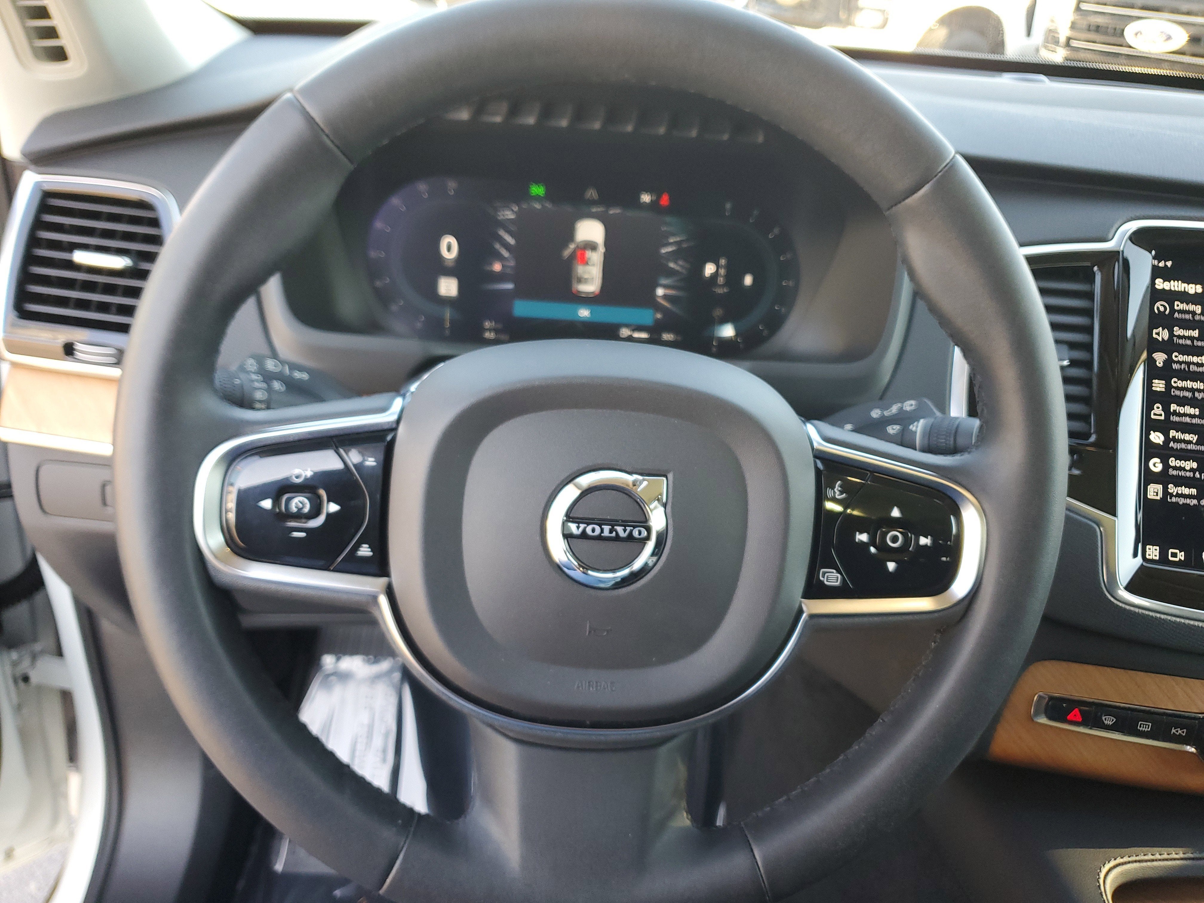 2023 Volvo XC90 Plus 4WD