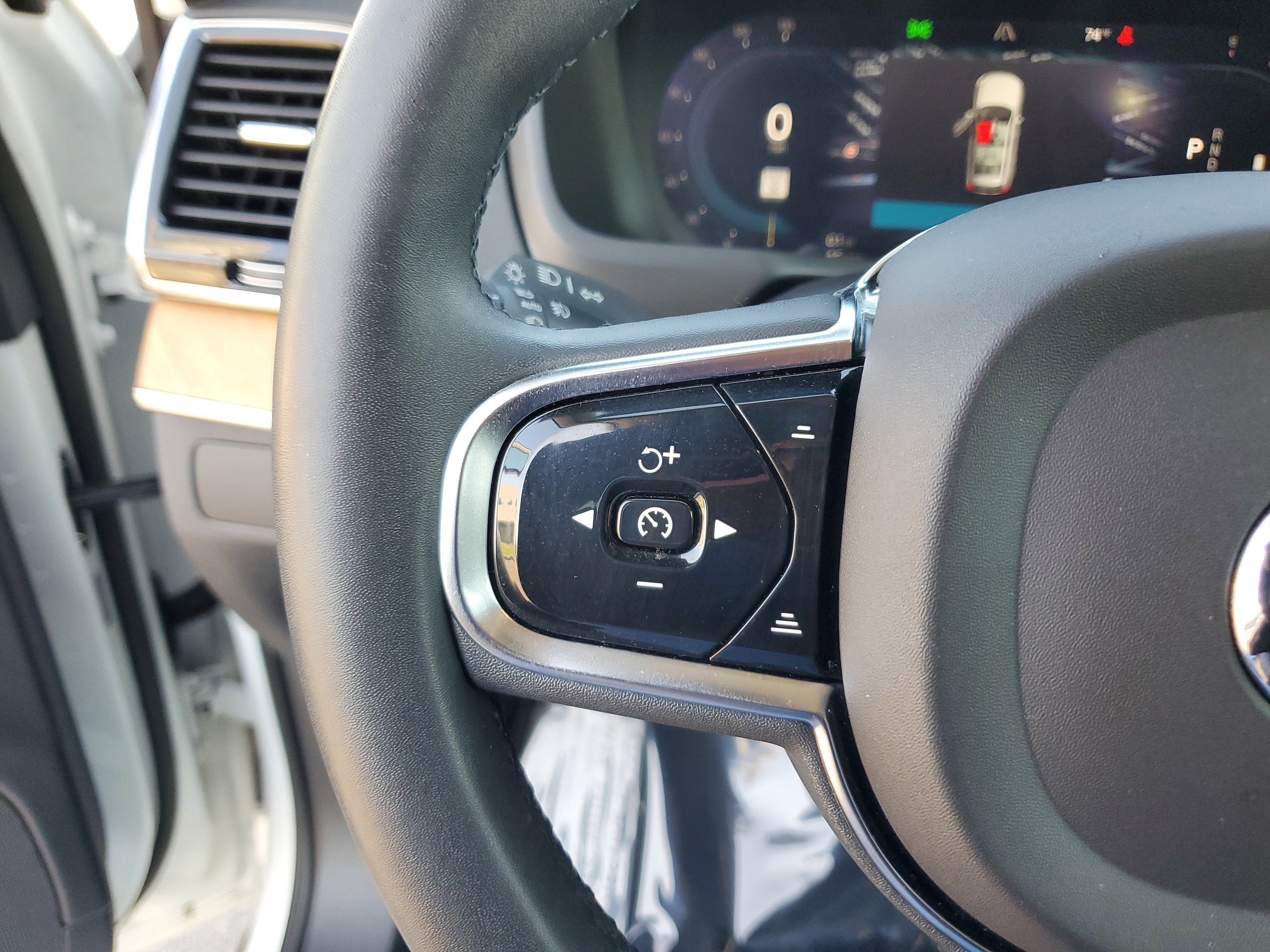 2023 Volvo XC90 Plus 4WD