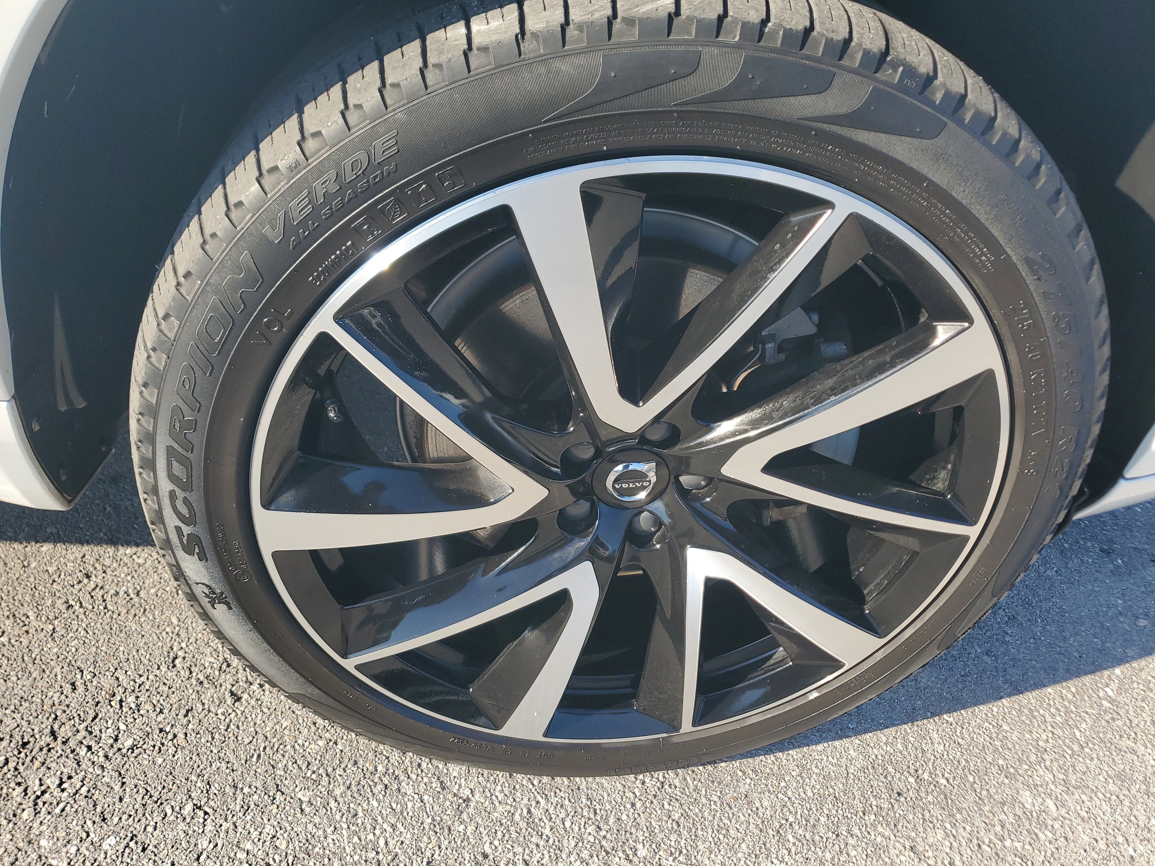 2023 Volvo XC90 Plus 4WD